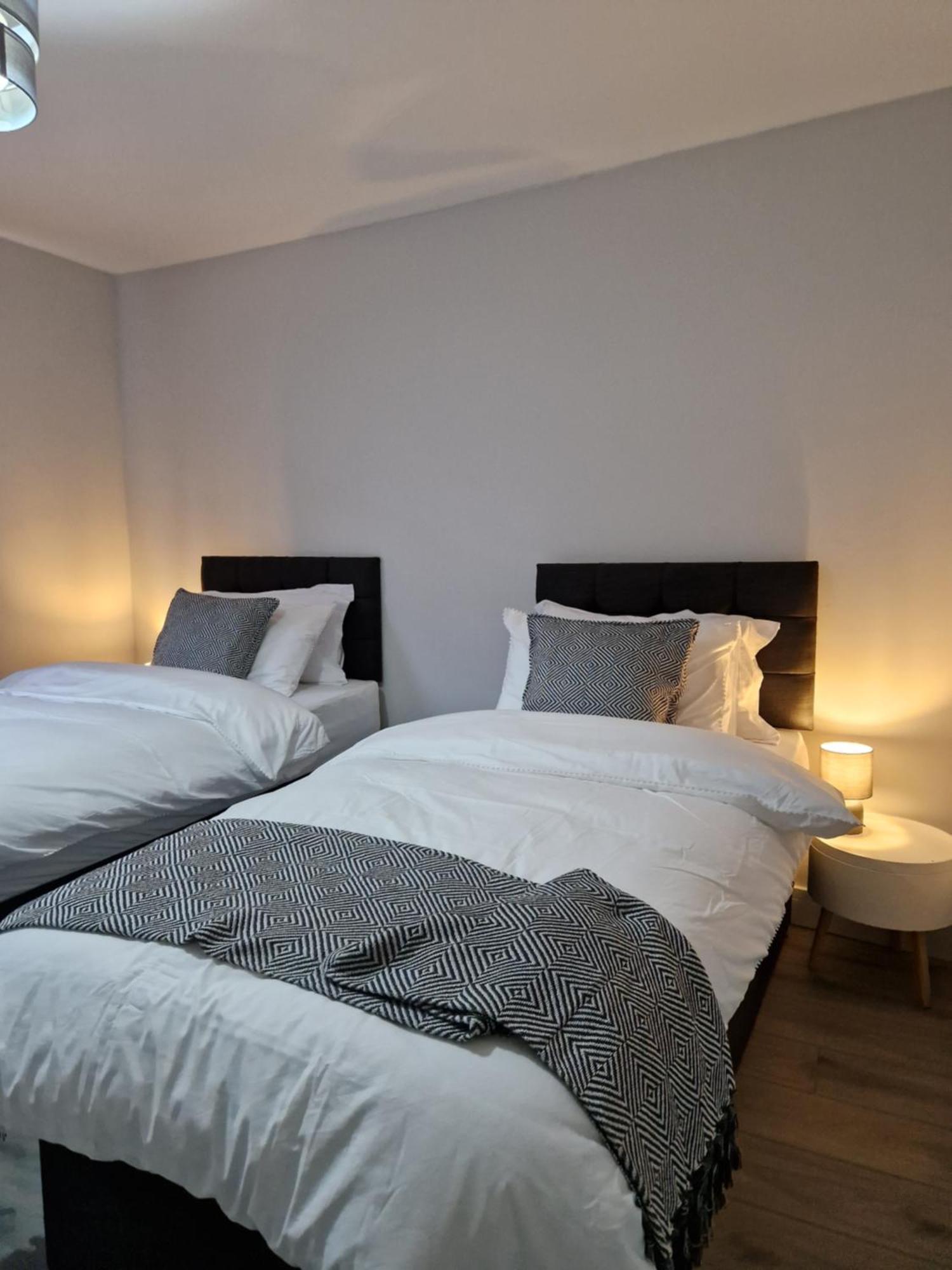 Stylish 2 Bed Home- Short Walk To Tottenham Stadium/Stations Лондон Экстерьер фото